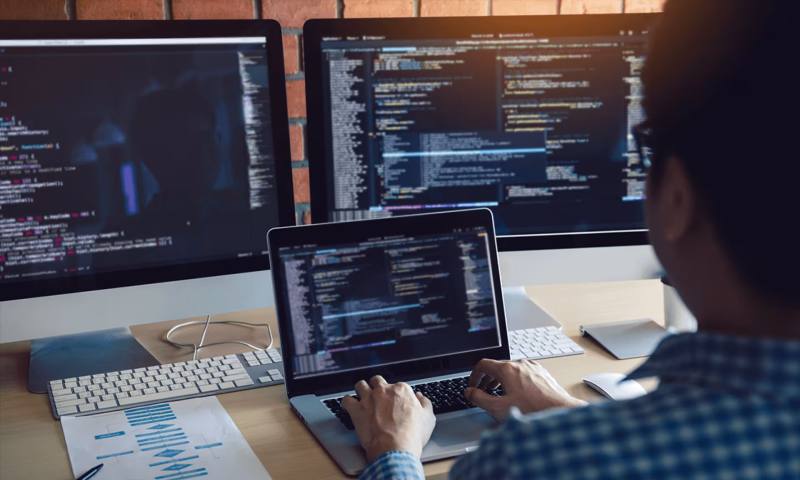 数据科学选型:R与Python如何赋能浮山县网站建设?
